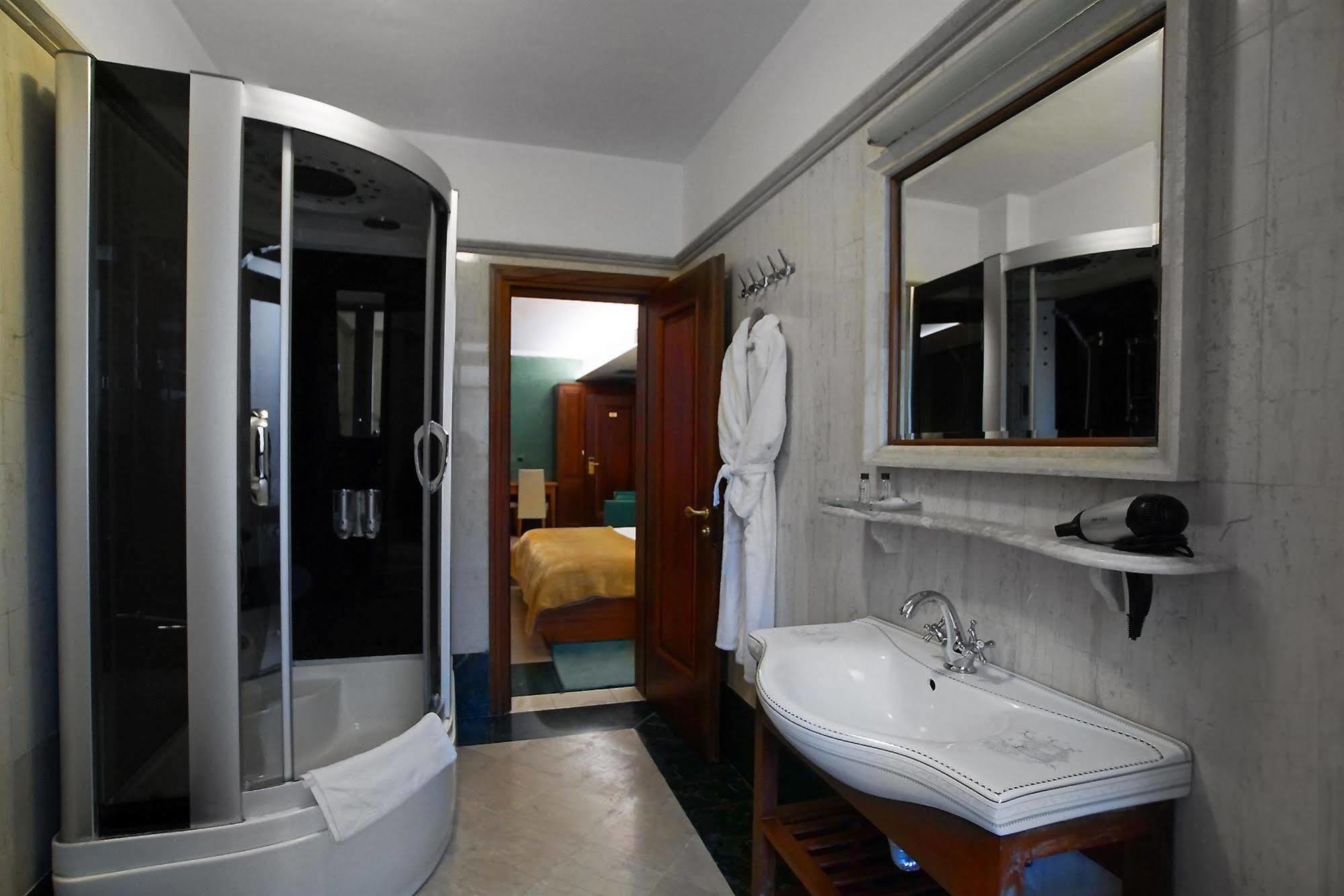 Nov Hotel Tirana
