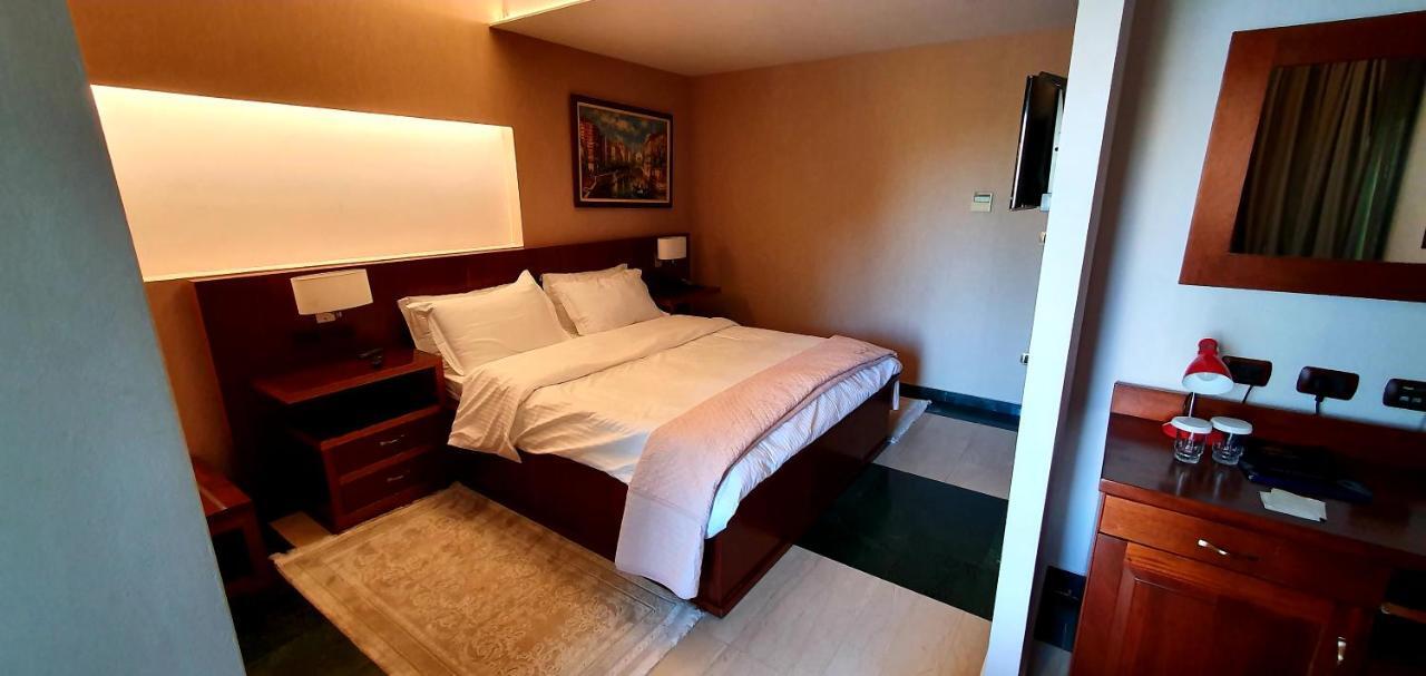 Nov Hotel 4*