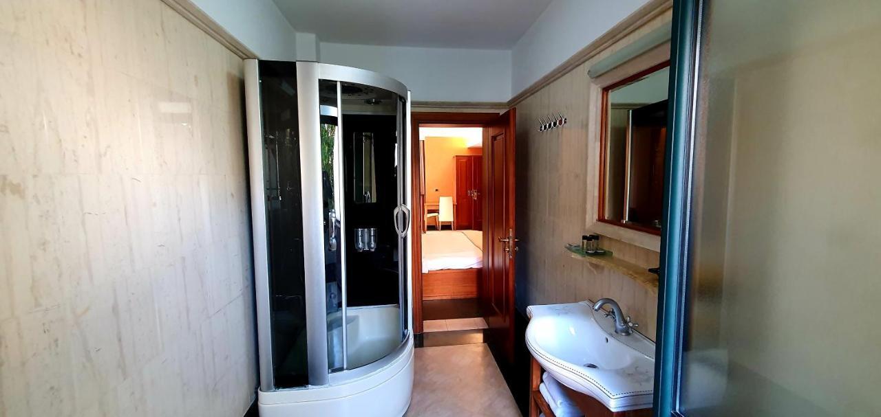 Nov Hotel