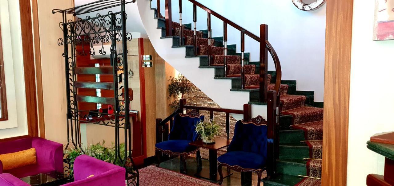 Nov Hotel